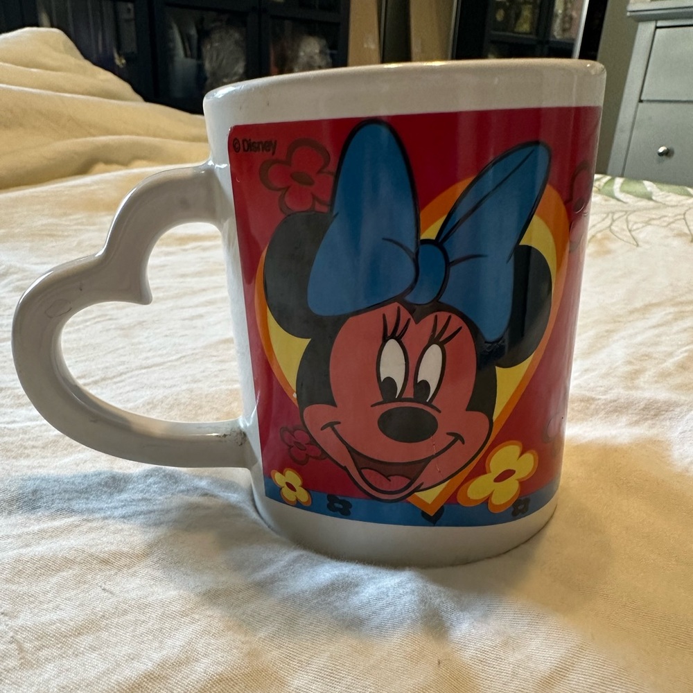 Vintage Disney Minnie Mouse Coffee Mug White Retro Heart Shaped Handle 16oz